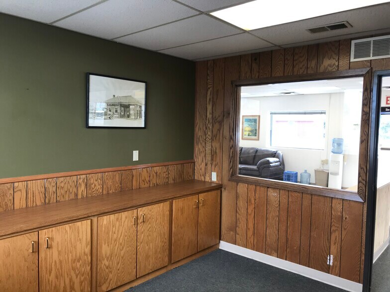 More Photos Of 206 Union St S, Mora Freestanding For Lease