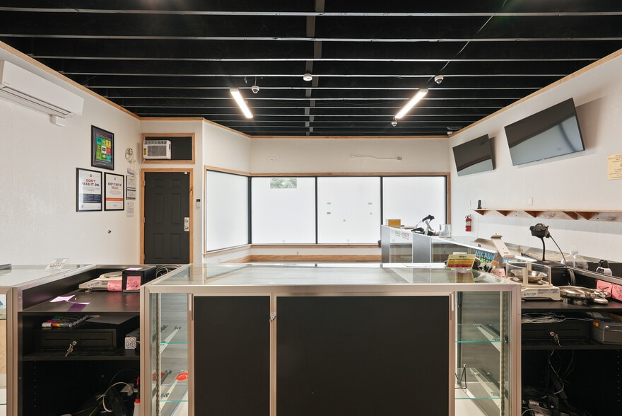 More Photos Of 7050 Martin Luther King Jr Blvd, Portland Freestanding For Lease