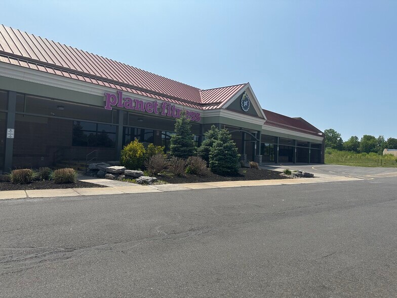 More Photos Of 8395-8417 Oswego Rd, Liverpool Unknown For Lease
