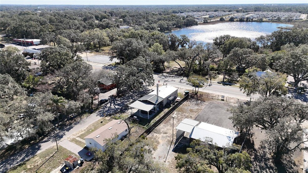 Primary Photo Of 10 Barry Ave, Mascotte Auto Repair For Sale