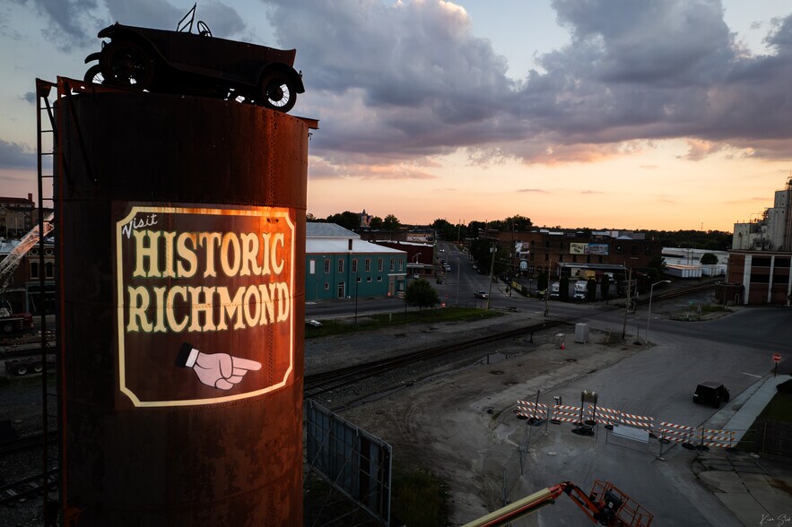 More Photos Of 923 N E St, Richmond Storefront For Sale