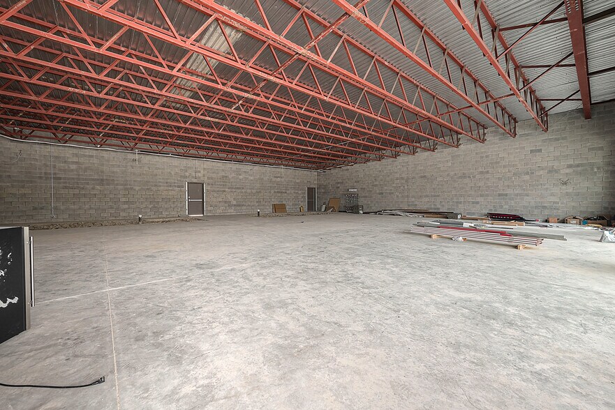 More Photos Of 7755 N Wayside Dr, Houston General Retail For Lease