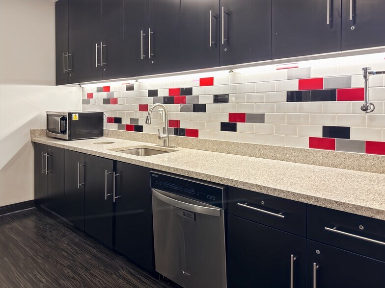 More Photos Of 104 W 40th St, New York Coworking Space