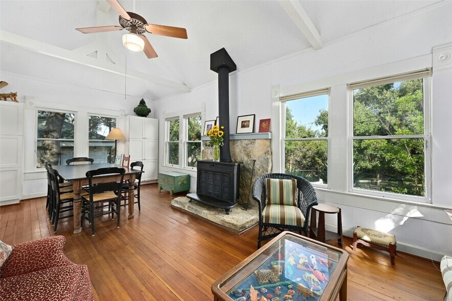 More Photos Of 167 N Tumbleweed Trl, Austin Specialty For Sale