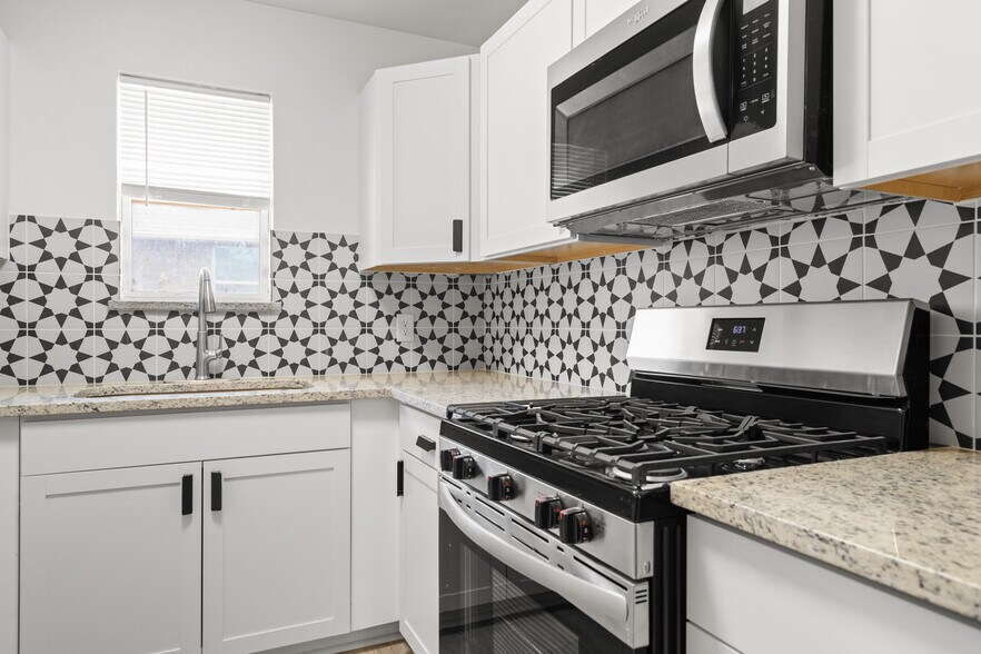 More Photos Of 2404 Louise St, Denton Multifamily For Sale