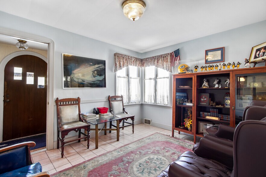 More Photos Of 2025 Clinton St, Buffalo Office For Sale