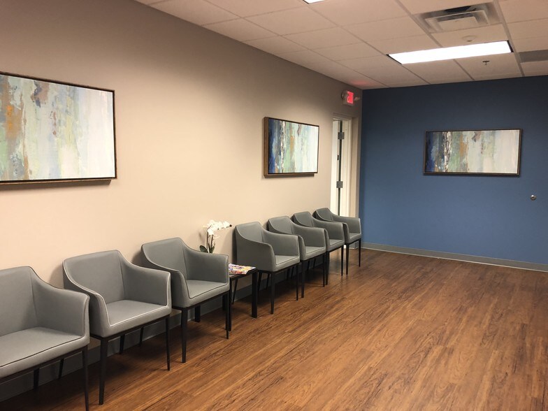 More Photos Of 800-840 Mercy Dr, Orlando Medical For Lease