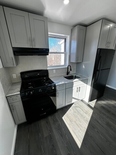 More Photos Of 1468-1472 Baldwin St, Waterbury Storefront Retail Residential For Sale