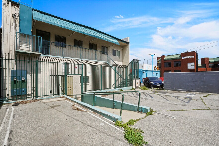 More Photos Of 14406-14410 Ventura Blvd, Sherman Oaks Storefront Retail Office For Lease