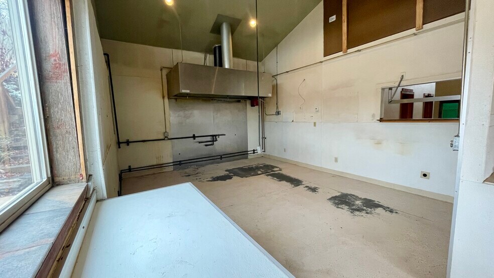 More Photos Of 606 W Byers Ave, Hot Sulphur Springs Flex For Sale