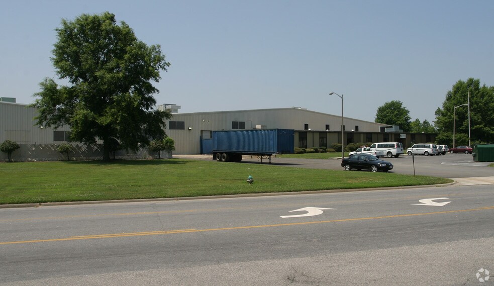 More Photos Of 1305 Progress Rd, Suffolk Warehouse For Lease