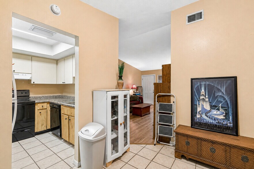 More Photos Of 3132 Bloomingdale Villas Ct, Brandon Apartments For Sale