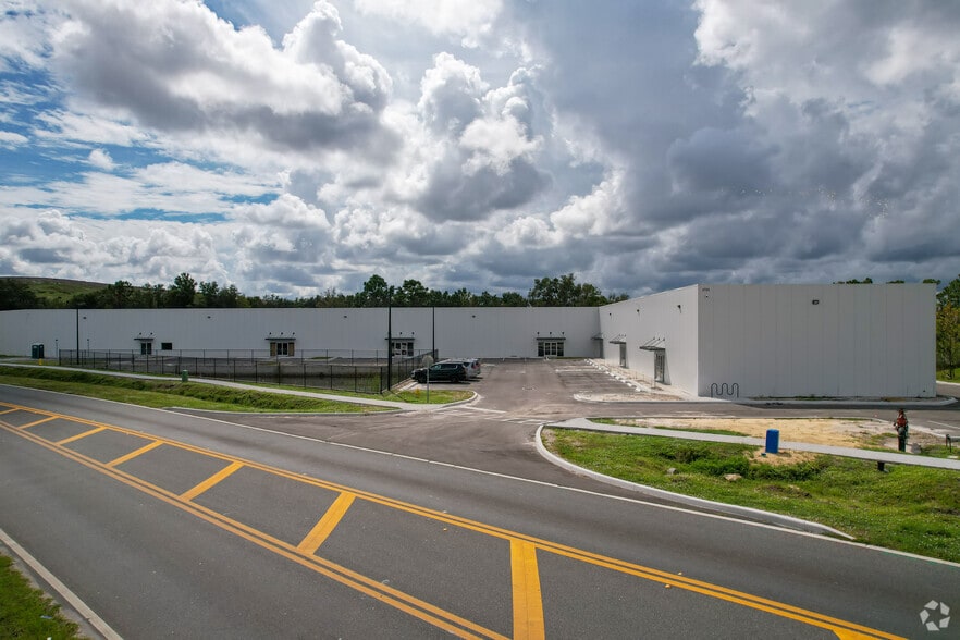 More Photos Of 5722 Young Pine Rd, Orlando Light Distribution For Lease