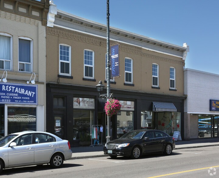 More Photos Of 188-190 Raglan St S, Renfrew Storefront Retail Office For Lease