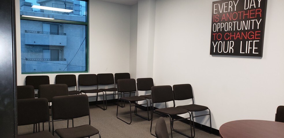 More Photos Of 14925-14945 Ventura Blvd, Sherman Oaks Office For Lease