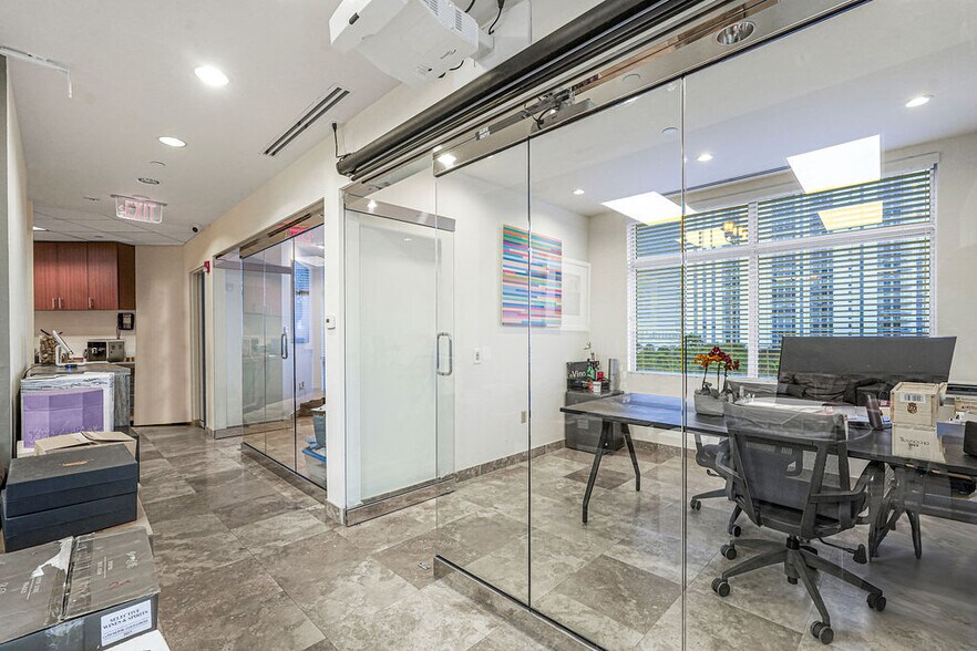 More Photos Of 17501 Biscayne Blvd, Aventura Office For Sale