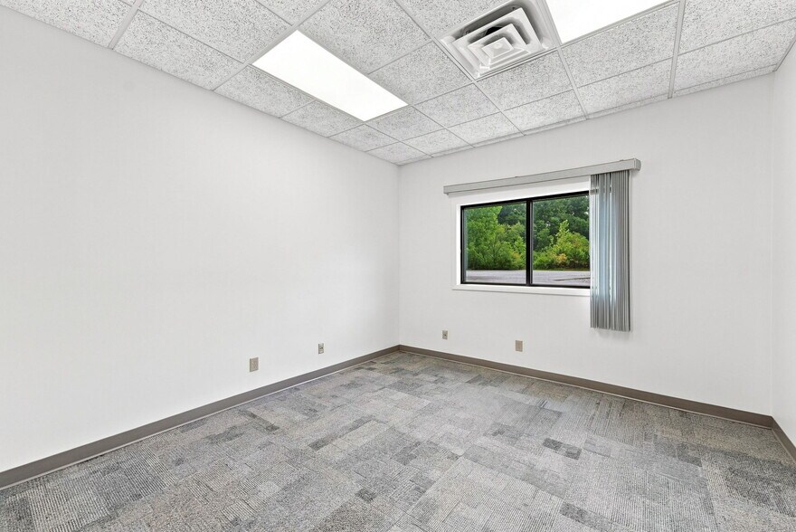 More Photos Of 615-619 Commerce Rd, Richmond Office For Lease