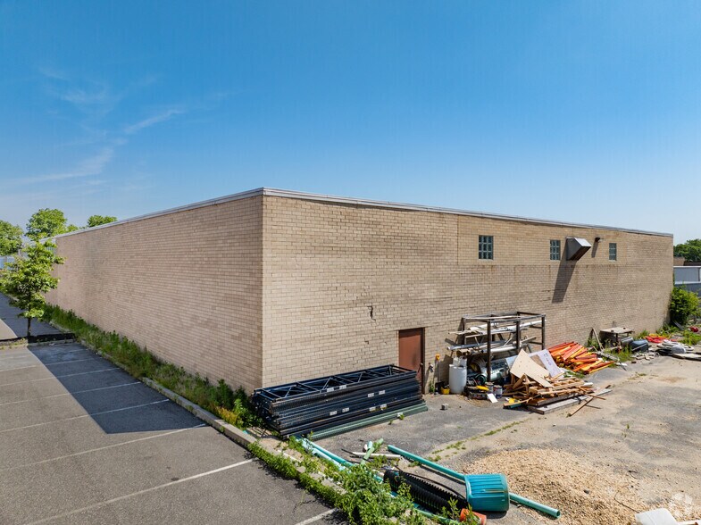 More Photos Of 135 Oser Ave, Hauppauge Warehouse For Lease