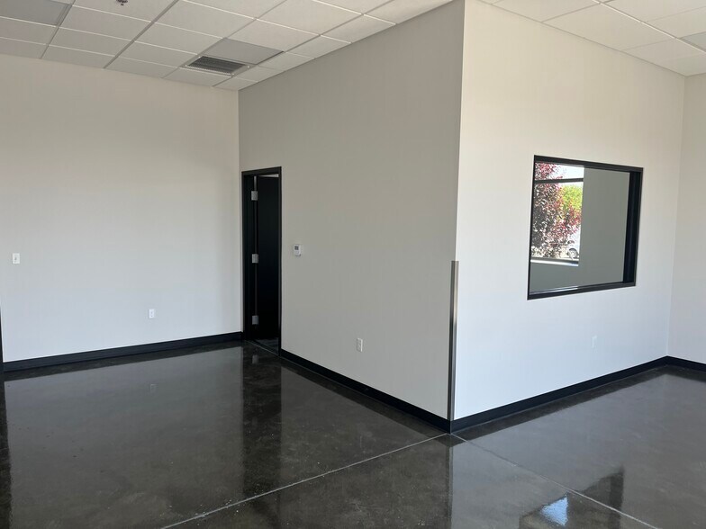 More Photos Of 5418 W. Hood, Kennewick Industrial For Lease