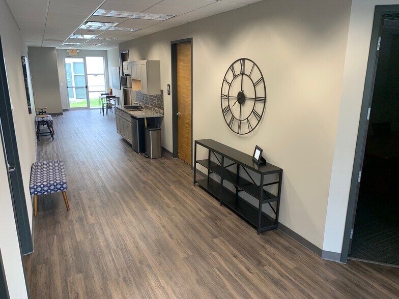 More Photos Of 2600 Cypress Ridge Blvd, Wesley Chapel Office For Lease