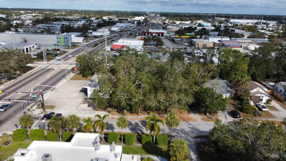 More Photos Of 1000 N Washington Blvd, Sarasota Office For Sale