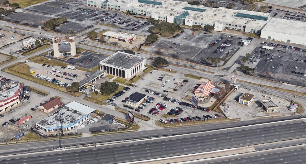 More Photos Of 9525 Bissonnet St, Houston General Retail For Lease