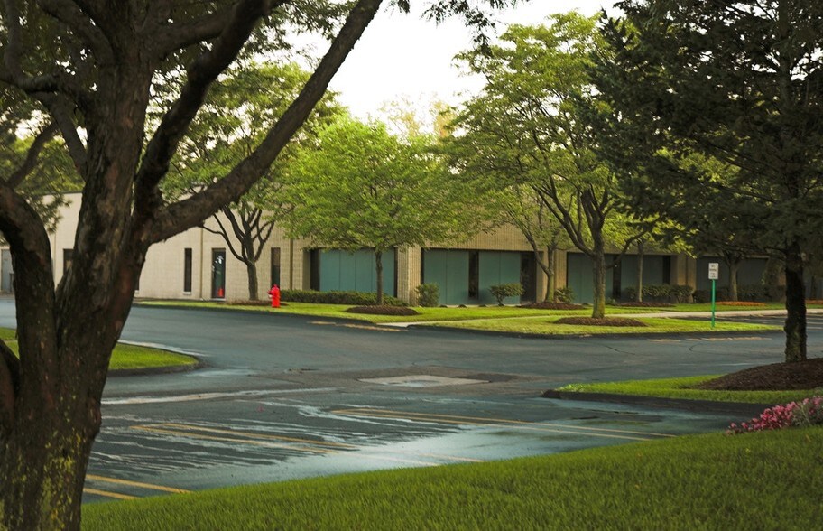More Photos Of 14115 Farmington Rd, Livonia Unknown For Lease