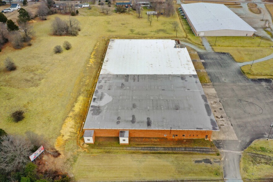 More Photos Of 2473 Durham Rd, Roxboro Warehouse For Lease