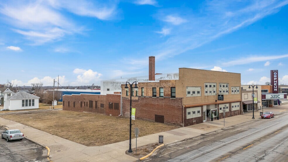 More Photos Of 218 E Main St, Marshalltown Storefront Retail Residential For Sale