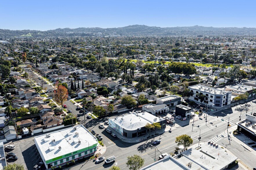 More Photos Of 4000-4004 W Burbank Blvd, Burbank Freestanding For Sale