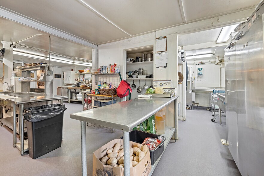 More Photos Of 3904 Vt Route 7A, Arlington Hospitality For Sale