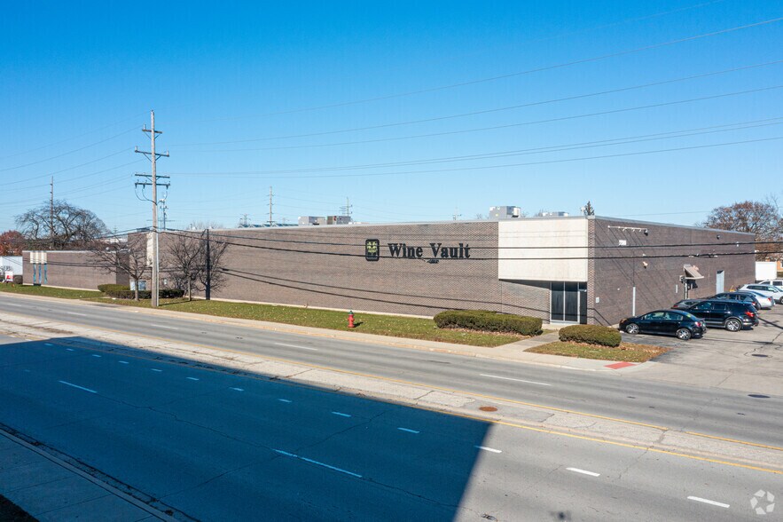 More Photos Of 5900 Howard St, Skokie Warehouse For Sale