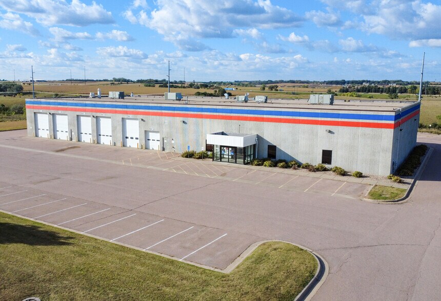 More Photos Of 3910 E Wilcox St, Sioux Falls Warehouse For Lease