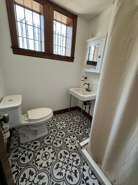 More Photos Of 226 W State St, Trenton Medical For Sale