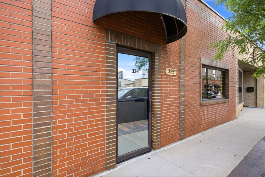 More Photos Of 326 SE Douglas St, Lees Summit Office For Sale