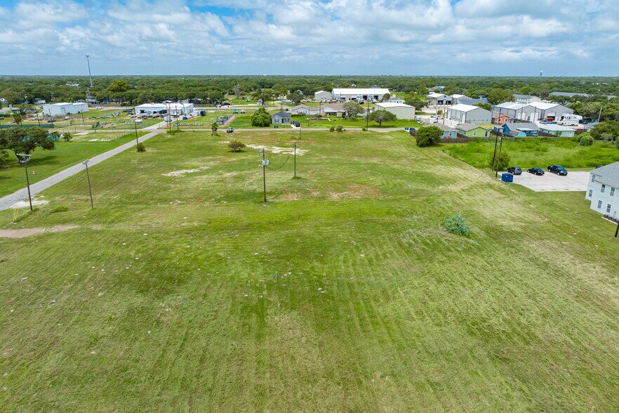More Photos Of 1004 S Young St, Rockport Land For Sale