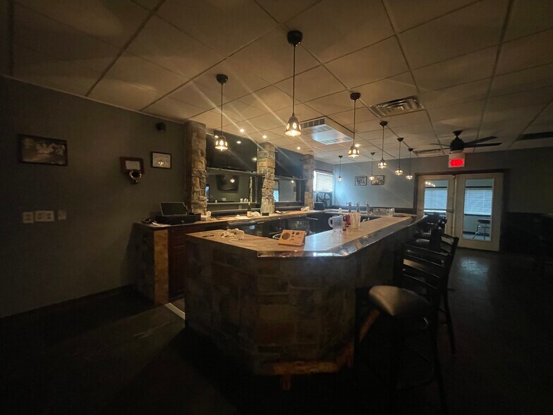 More Photos Of 11979 William Penn Hwy, Huntingdon Hotel For Sale