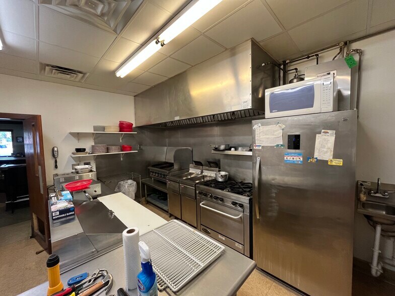 1105 N Main St, Edgerton, WI 53534 Restaurant For Sale