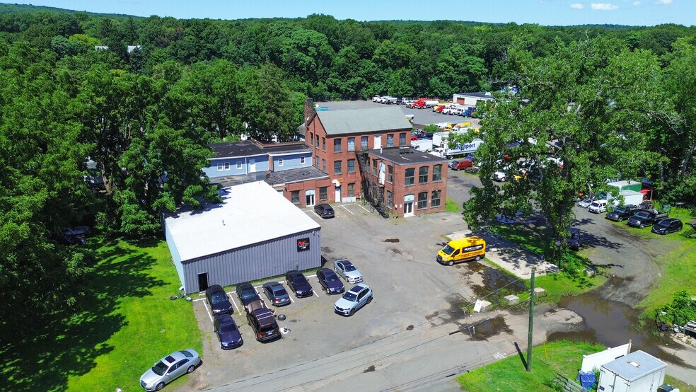More Photos Of 47 Billard St, Meriden Showroom For Sale