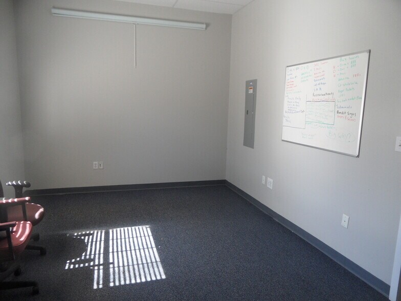 More Photos Of 1507 Park Center Dr, Orlando Office For Lease