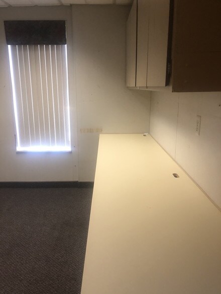 More Photos Of 31040-31046 Utica Rd, Fraser Office Residential For Lease