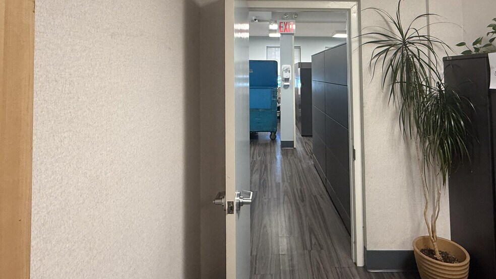 More Photos Of 7803 41st Ave, Elmhurst Office For Lease