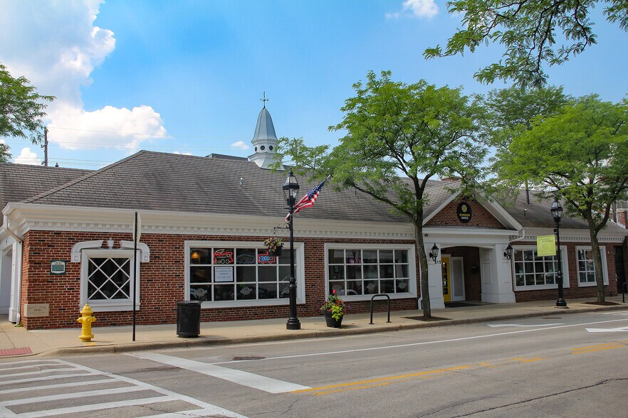 More Photos Of 515 Crescent Blvd, Glen Ellyn Freestanding For Lease