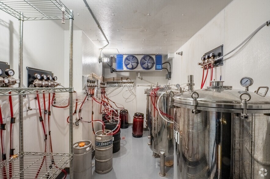 More Photos Of 130 N 1st St, Wausau Storefront Retail Office For Sale