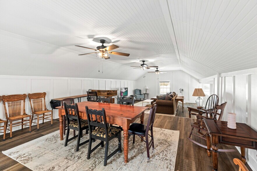 More Photos Of 2 FM 289, Comfort Specialty For Sale