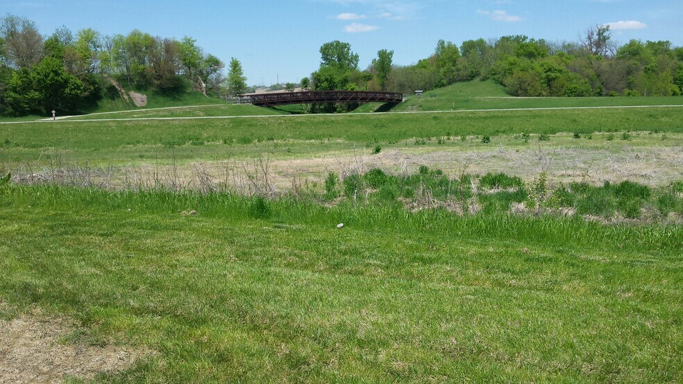 More Photos Of 36th and Raynor Pky, Bellevue Land For Sale