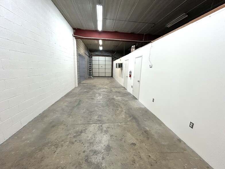 More Photos Of 2201-2353 Distribution Cir, Silver Spring Warehouse For Lease