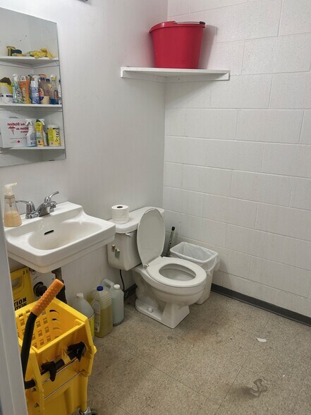 More Photos Of 1259 Highfield Cres SE, Calgary Light Distribution For Lease