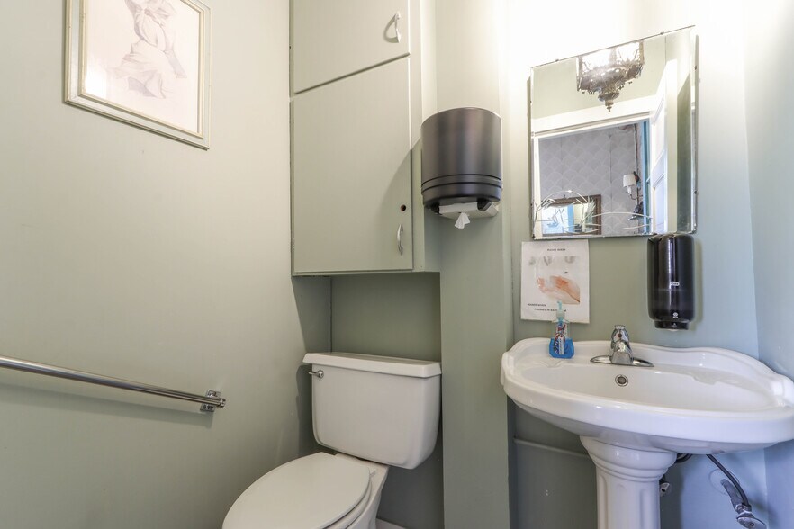 More Photos Of 109 W Lake St, Waupaca Healthcare For Sale