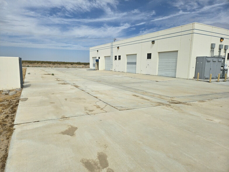 More Photos Of 9711-10101 Yucca Rd, Adelanto Truck Terminal For Sale